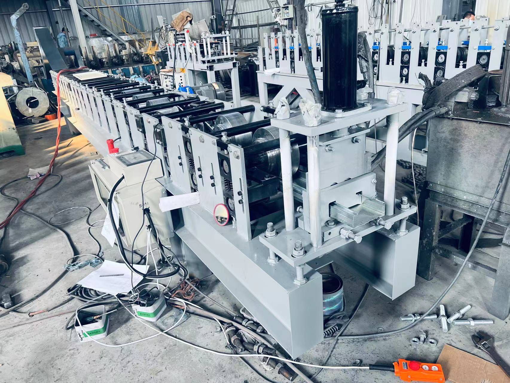 灯柱立柱设备 路灯立柱成型机器 金硕 镀锌板现代灯柱成型机