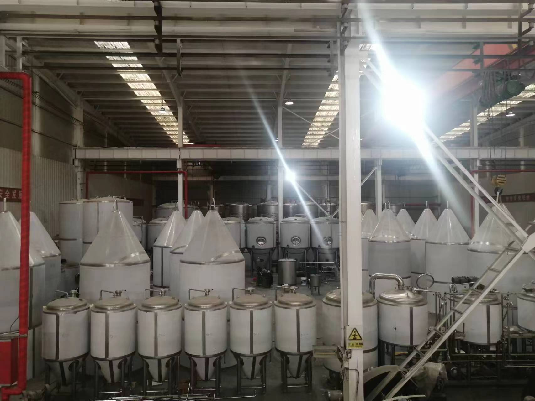 华北地区/加工制作精酿啤酒设备的厂家年产3000吨大型啤酒设备