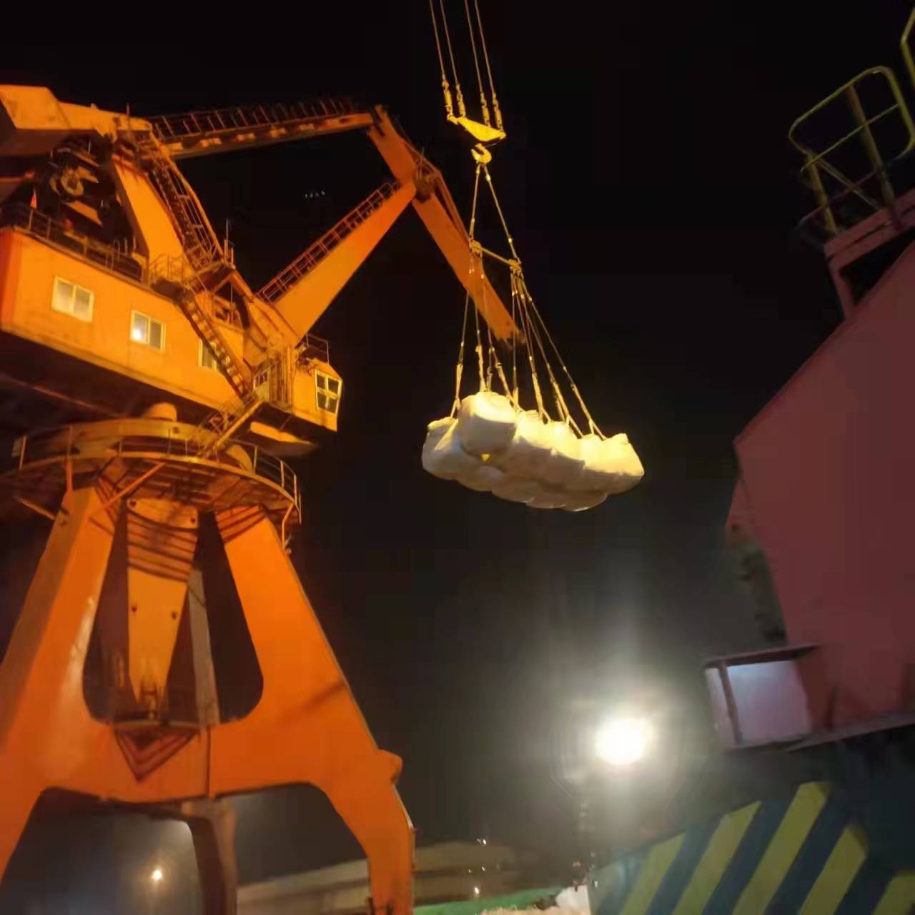 天津津散海运国际出口大件散杂货设备货风电设备滚装船 吨袋