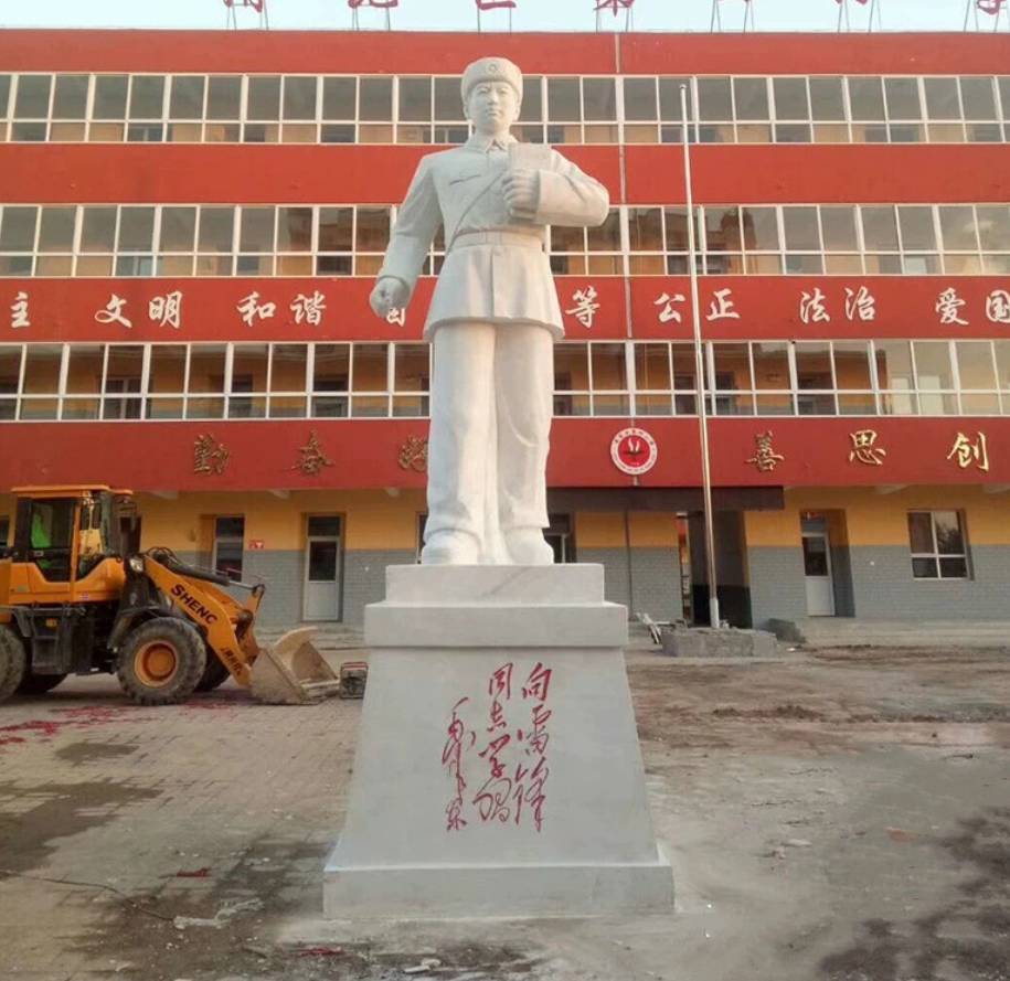 汉白玉雷锋石像校园石雕雷锋雕塑摆件