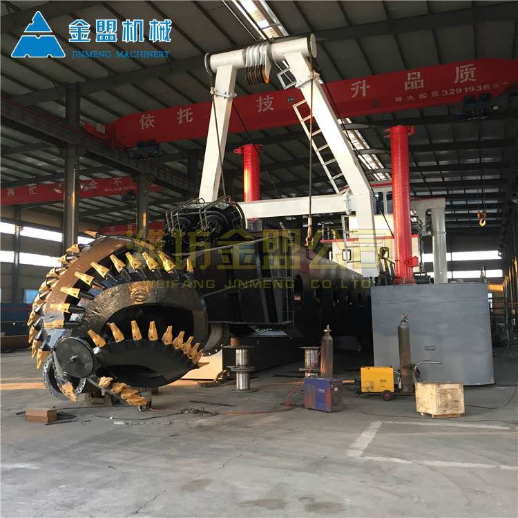 挖泥船 大型挖泥船一般配备几个船工师傅