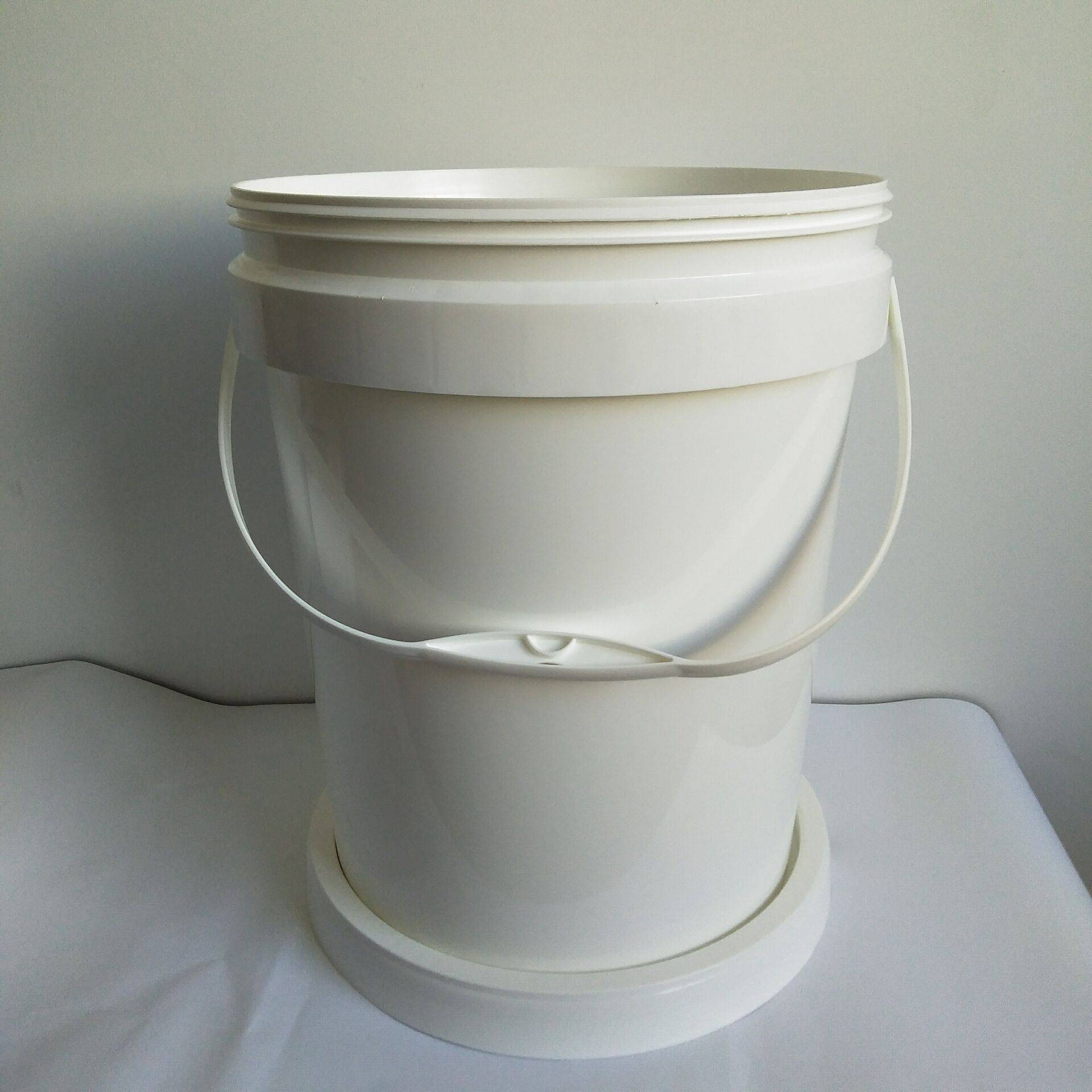 厂家批发20升涂料桶 20L加厚防水塑料桶20kg带盖密封涂料包装桶