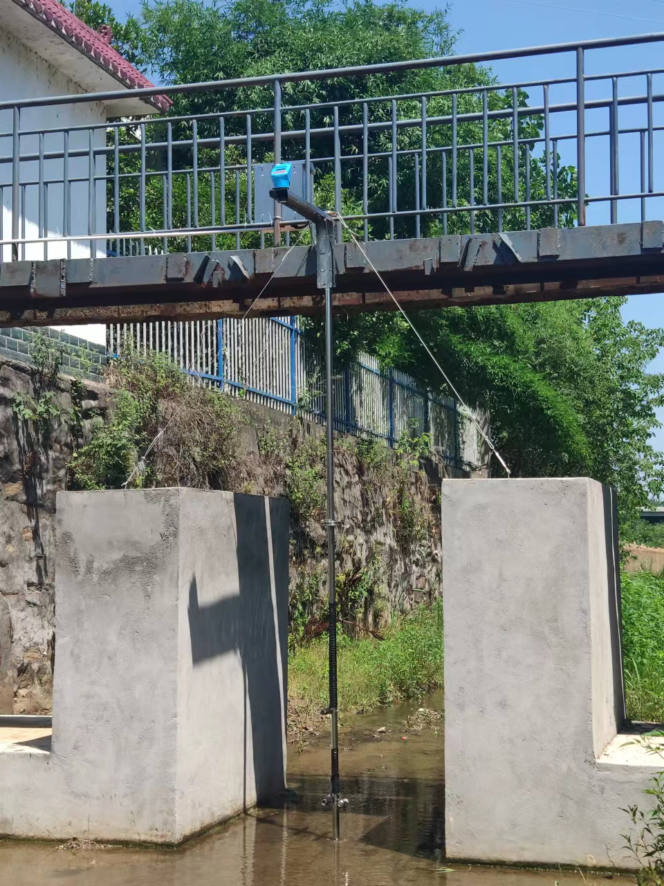 小流域卡口站泥沙流监测系统(超声波）
