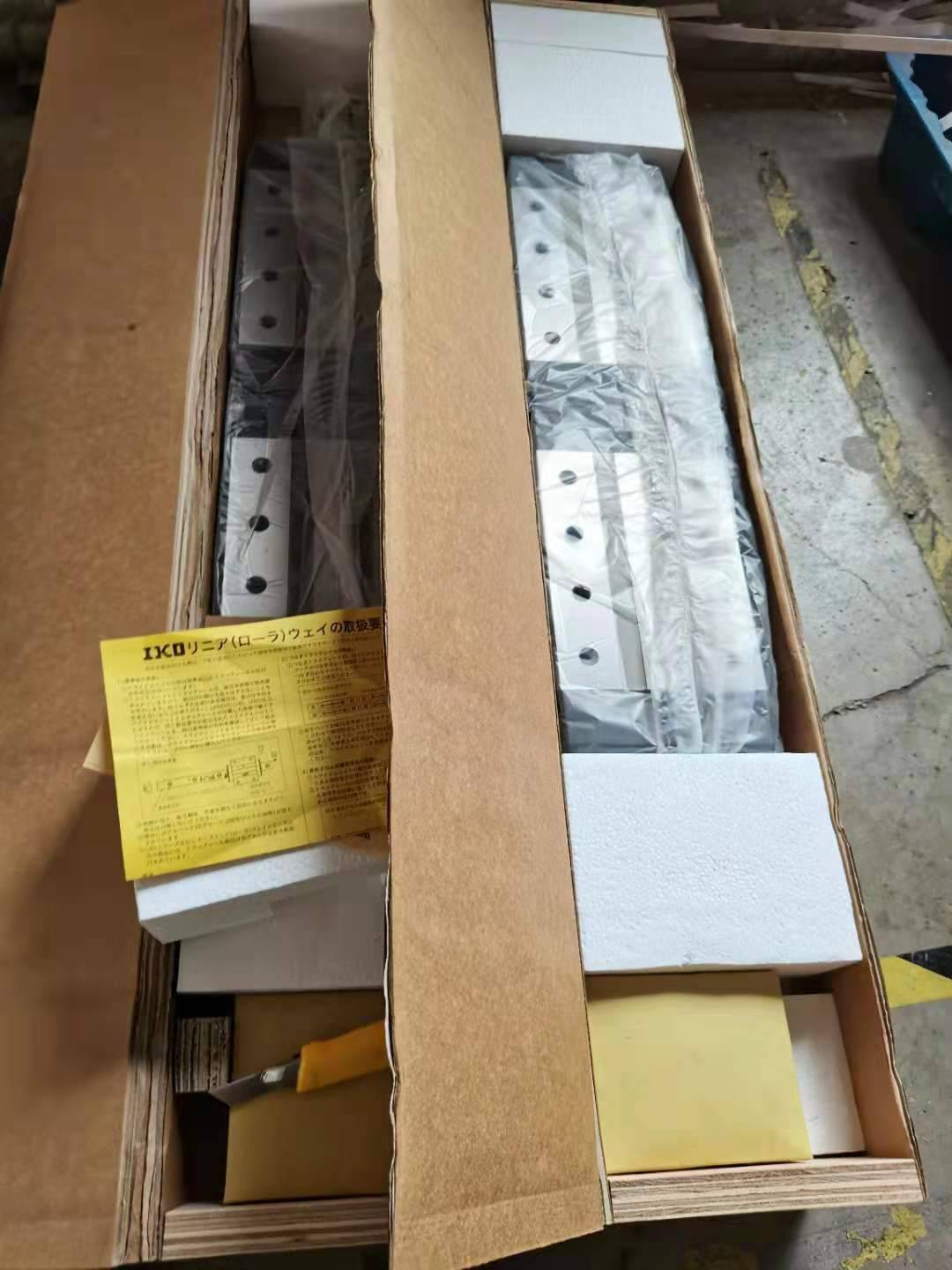 IKO直线导轨滑块LRWX75C2R900BT2P用于焊接机械臂移动