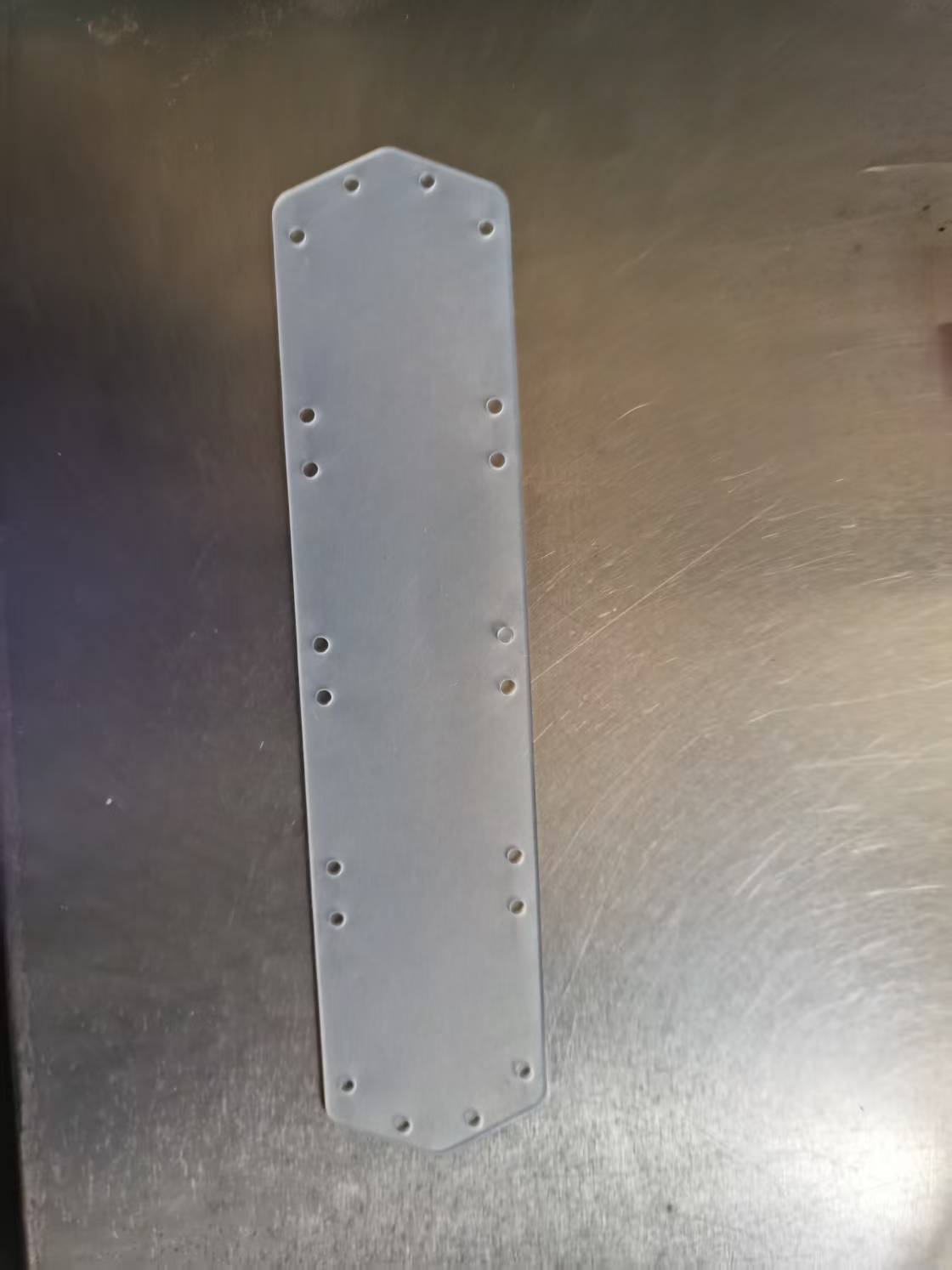 高弹性硅胶垫片，具备优良回弹性与耐候性，为机械电子提供可靠缓冲密封