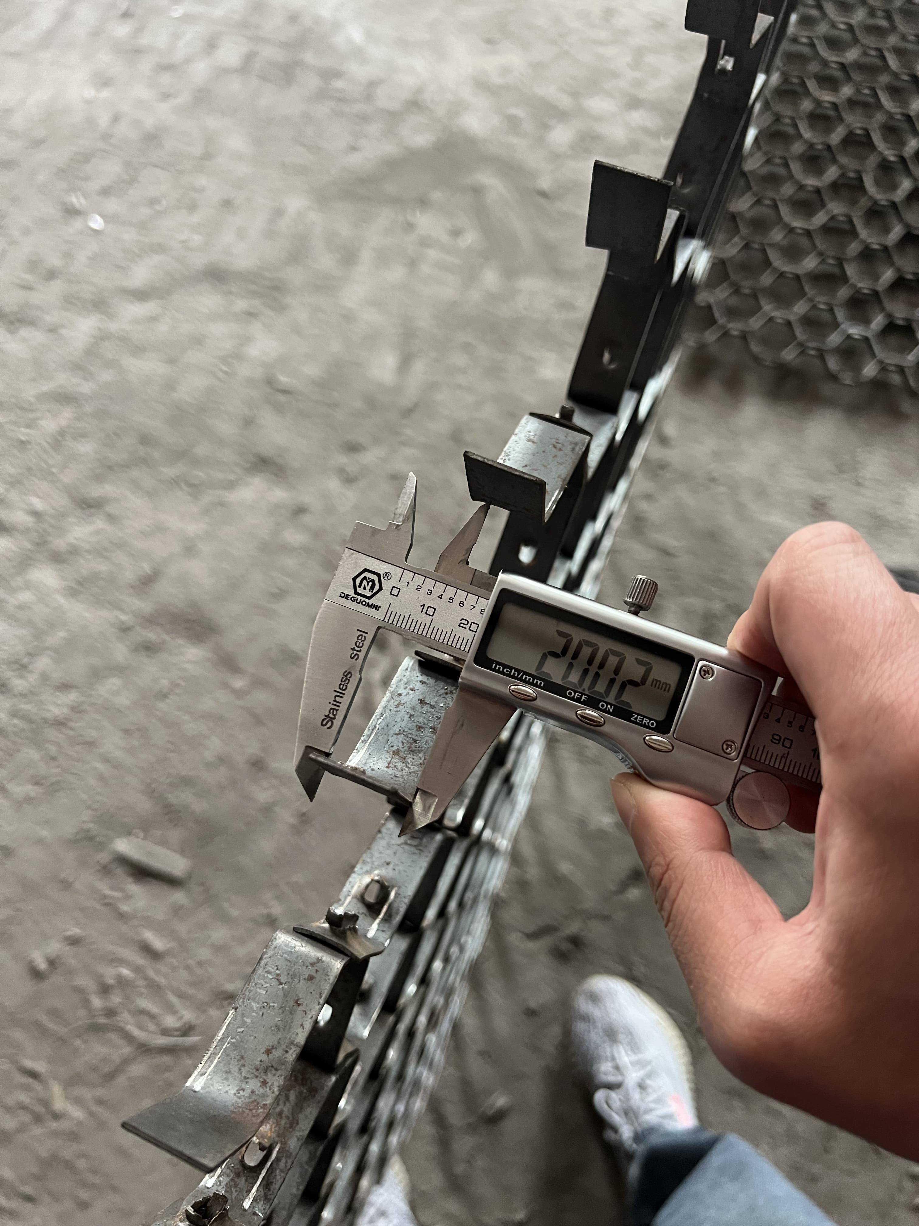 我们是有着十几年经验的龟甲网厂家