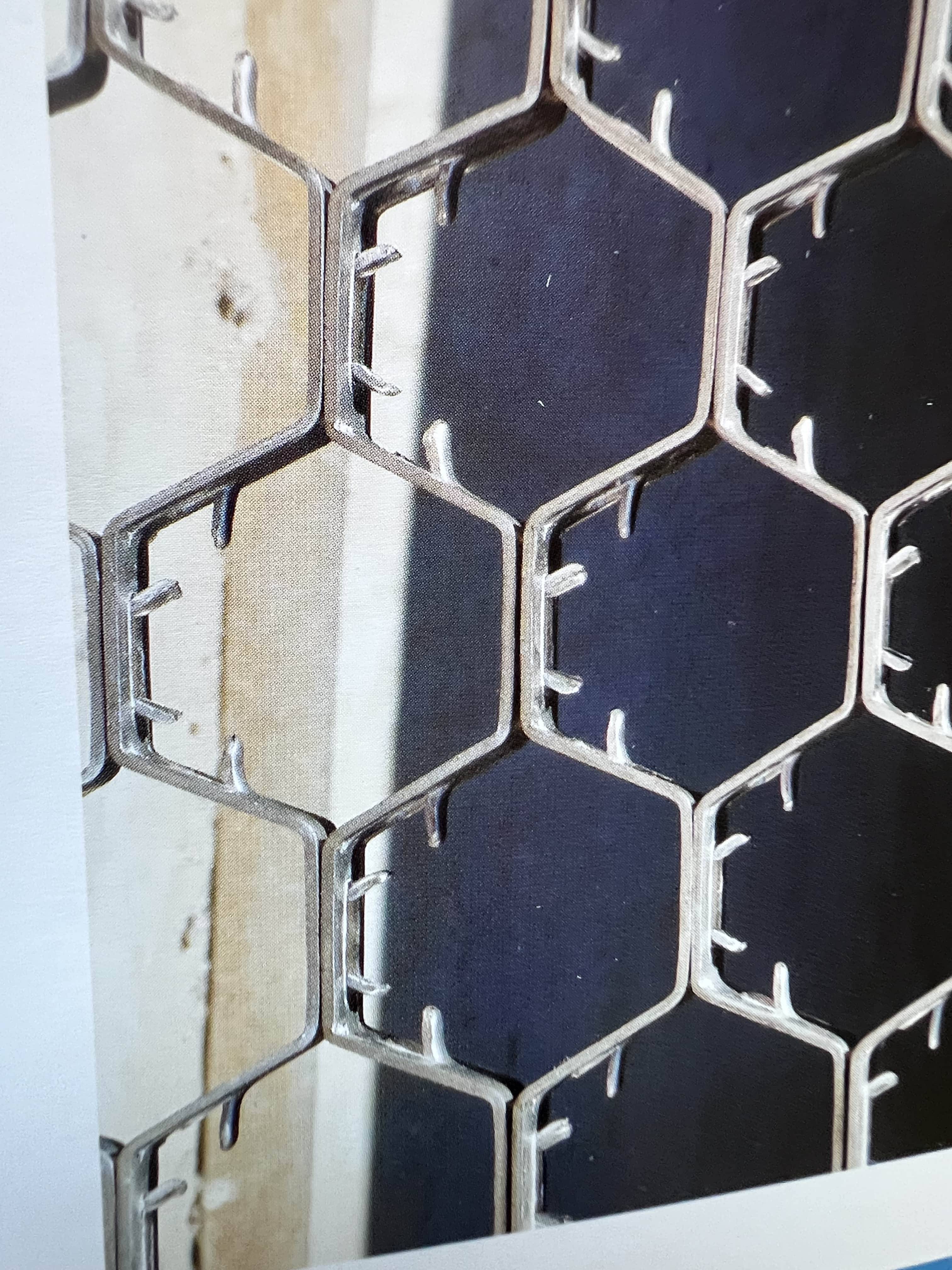 我厂生产各种金属龟甲网