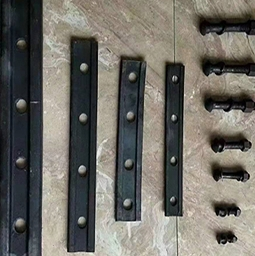 道夹板横向穿连固定钢轨接头 Q235钢穿入螺栓逐步拧紧