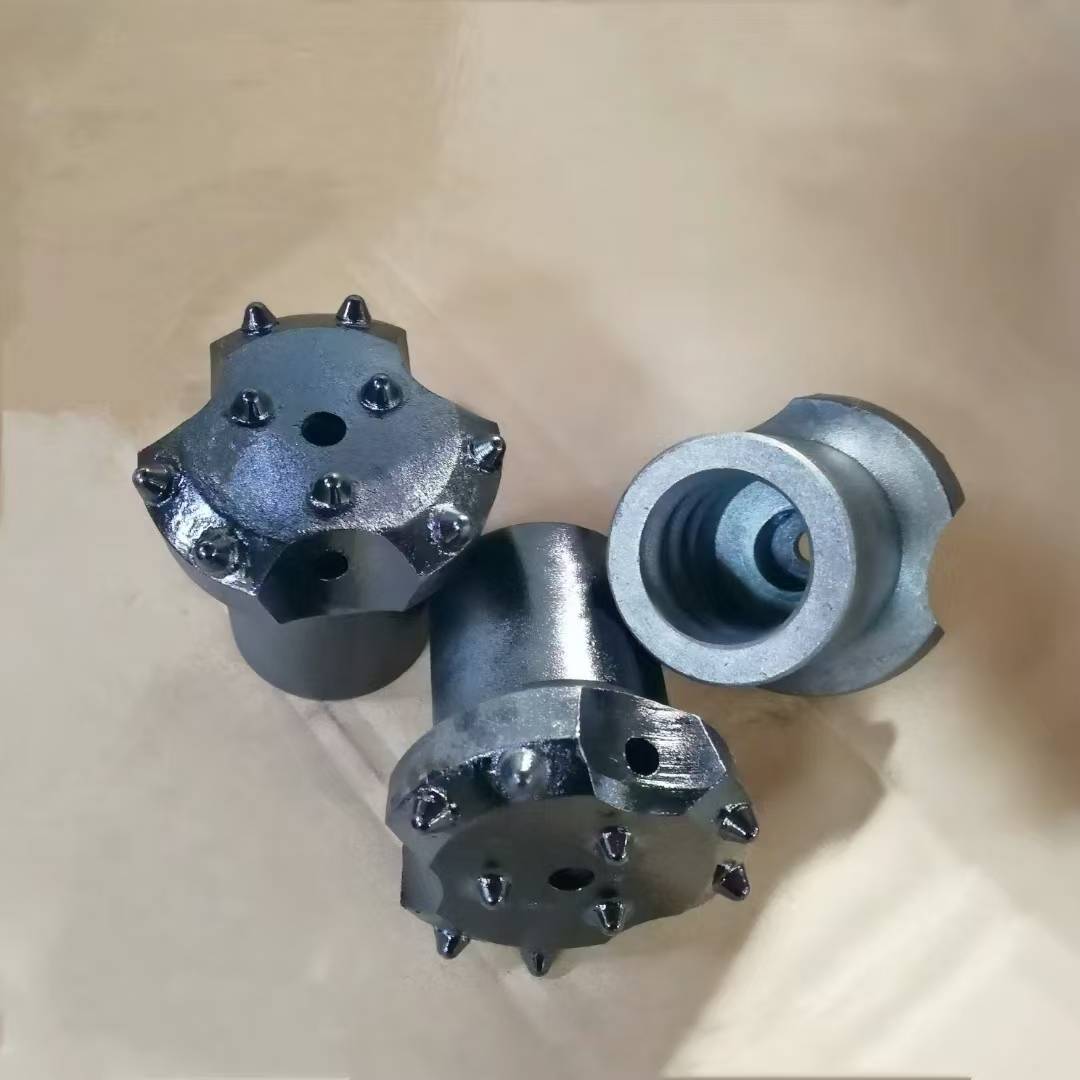 硬度高，熔点高，高炉钻头